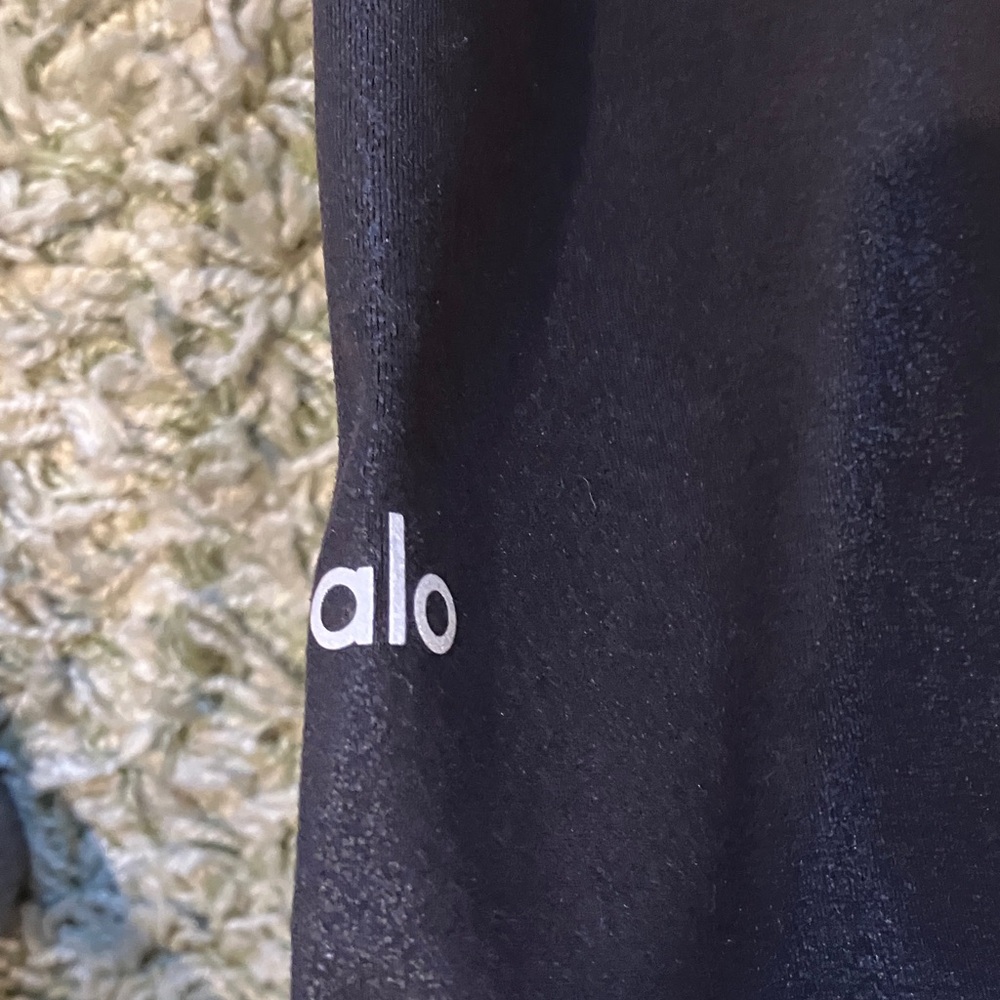 ALO Yoga shiny black leggings - Picture 5 of 9